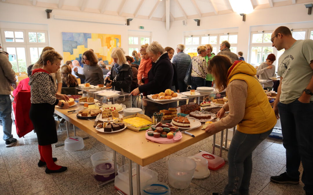 Großer Andrang in der Kaffeestube der 7. Klassen im Pfarrheim St. Benedikt