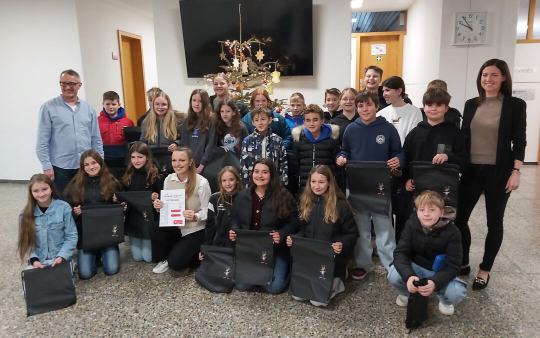 Siegerklassen beim Adventsfensterwettbewerb der SMV ausgezeichnet